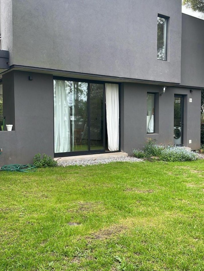 CASA 4 AMBIENTES. BARRIO PRIVADO LAS PRUNAS