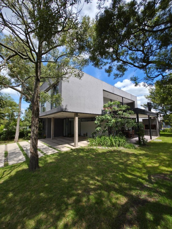 CASA 4 AMBIENTES. BARRIO PRIVADO LAS PRUNAS