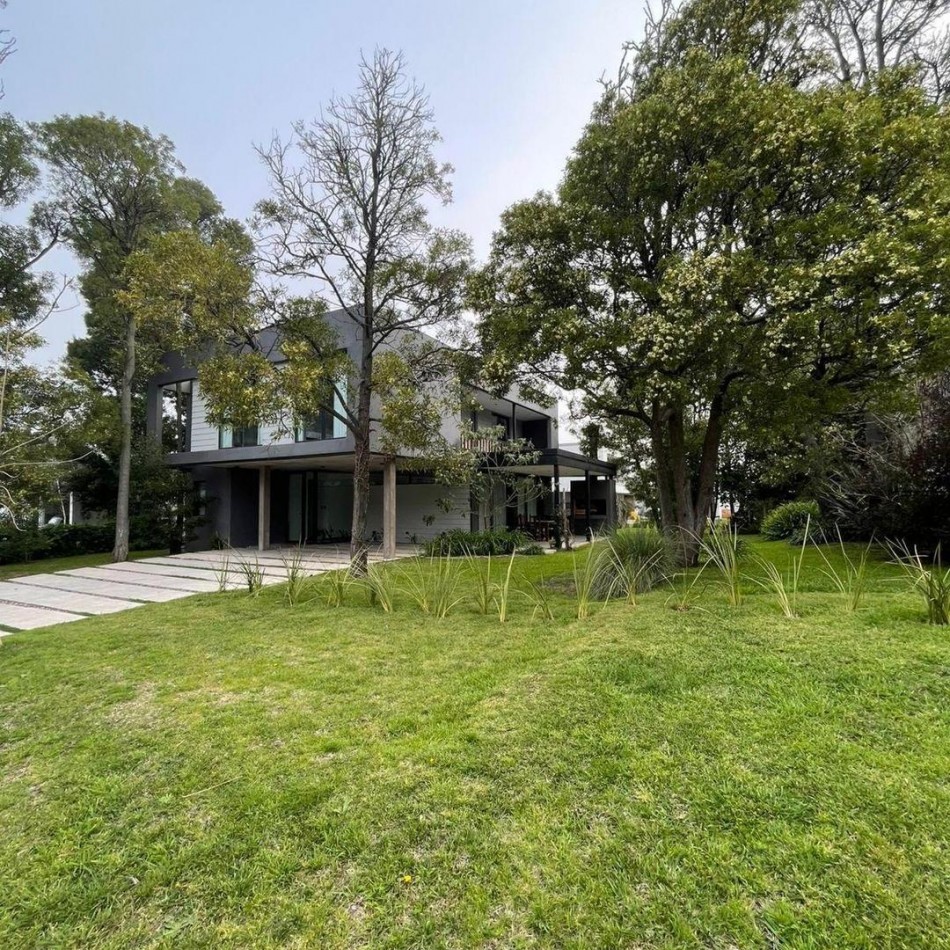 CASA 4 AMBIENTES. BARRIO PRIVADO LAS PRUNAS