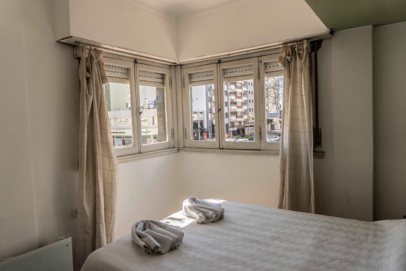 VENTA. EN BLOCK. HOTEL Y 3 LOCALES. LA PERLA