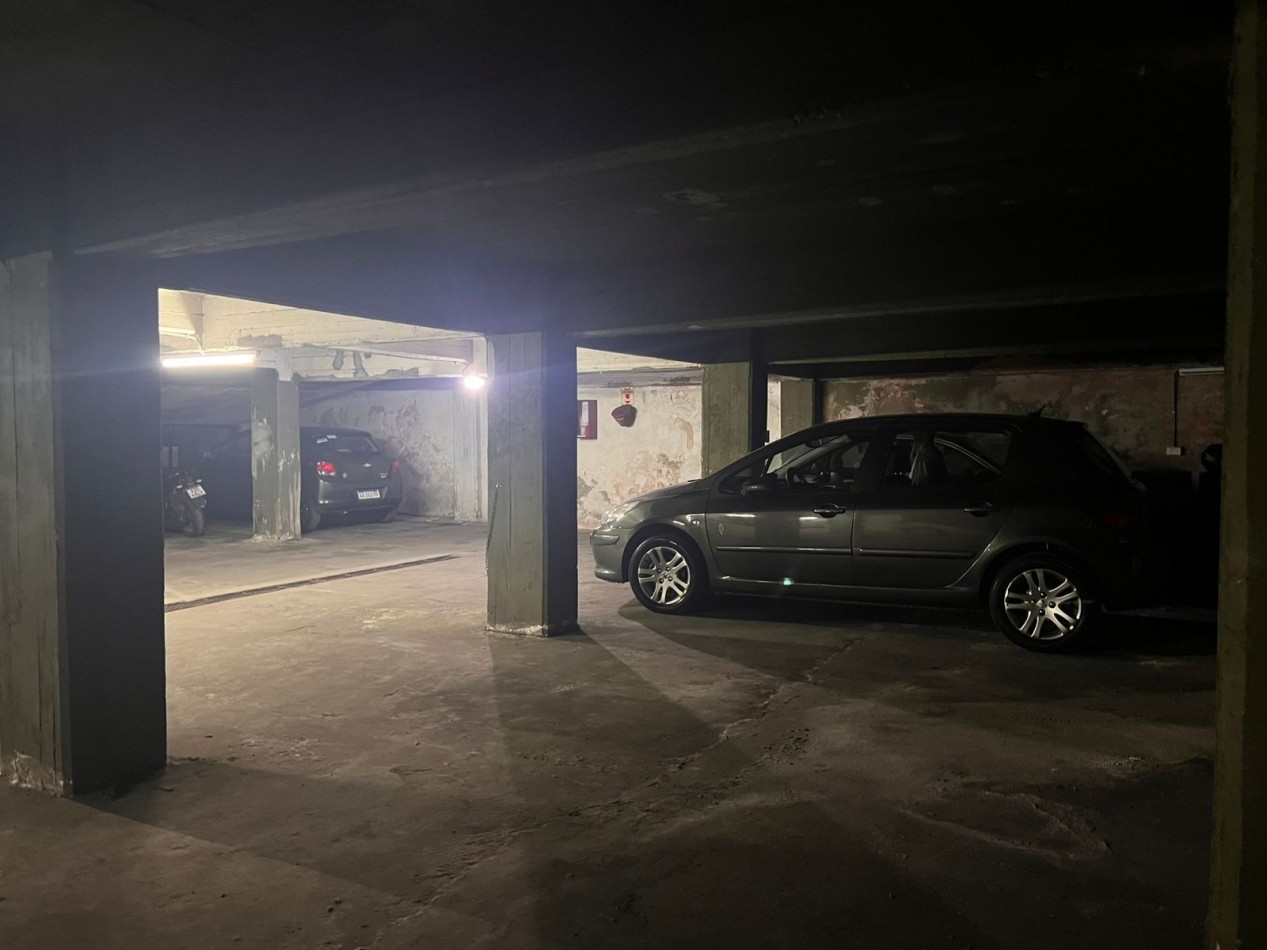 VENTA. COCHERA. ZONA LA PERLA