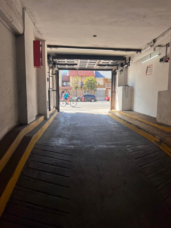 VENTA. COCHERA. ZONA LA PERLA