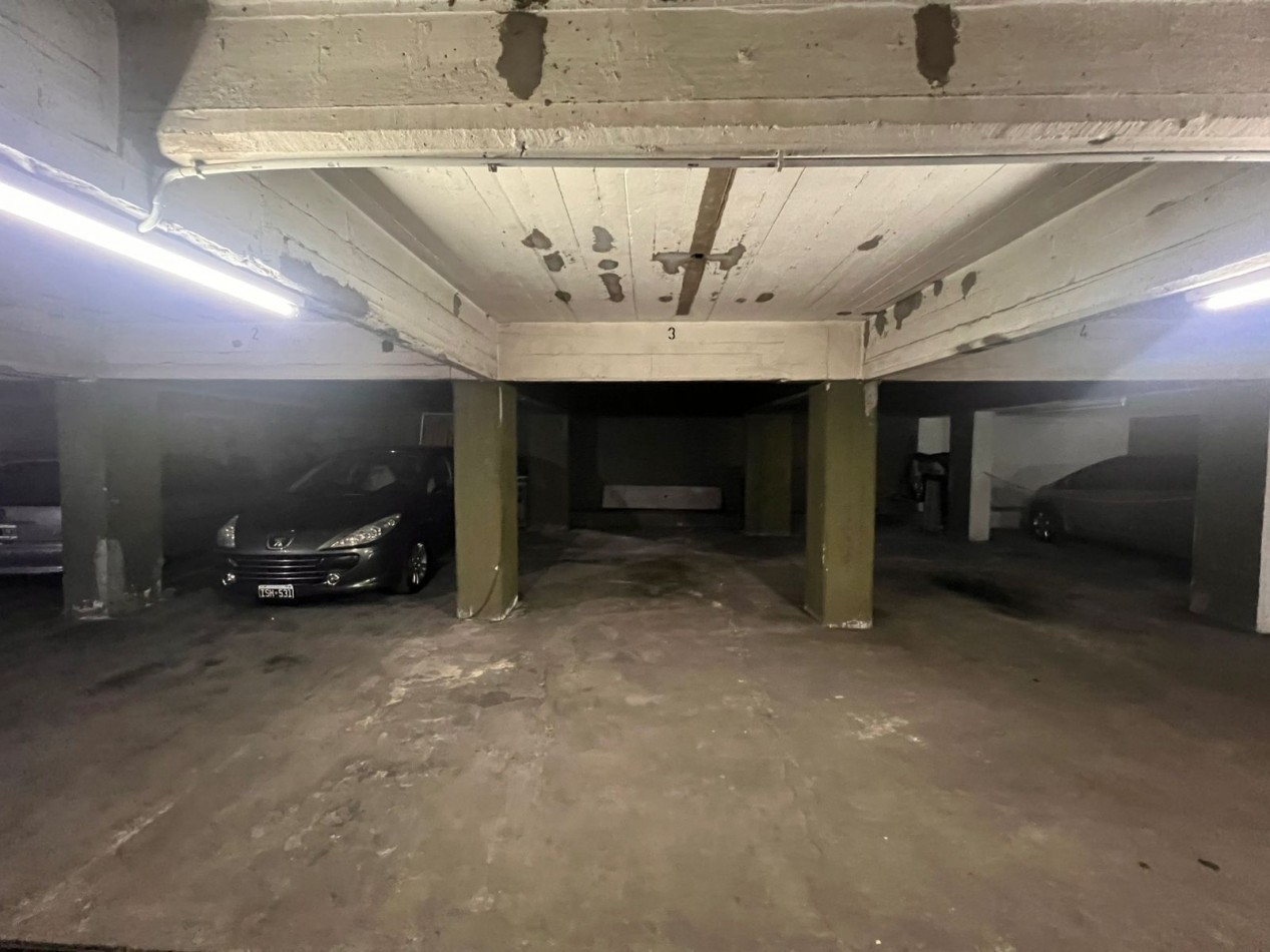 VENTA. COCHERA. ZONA LA PERLA