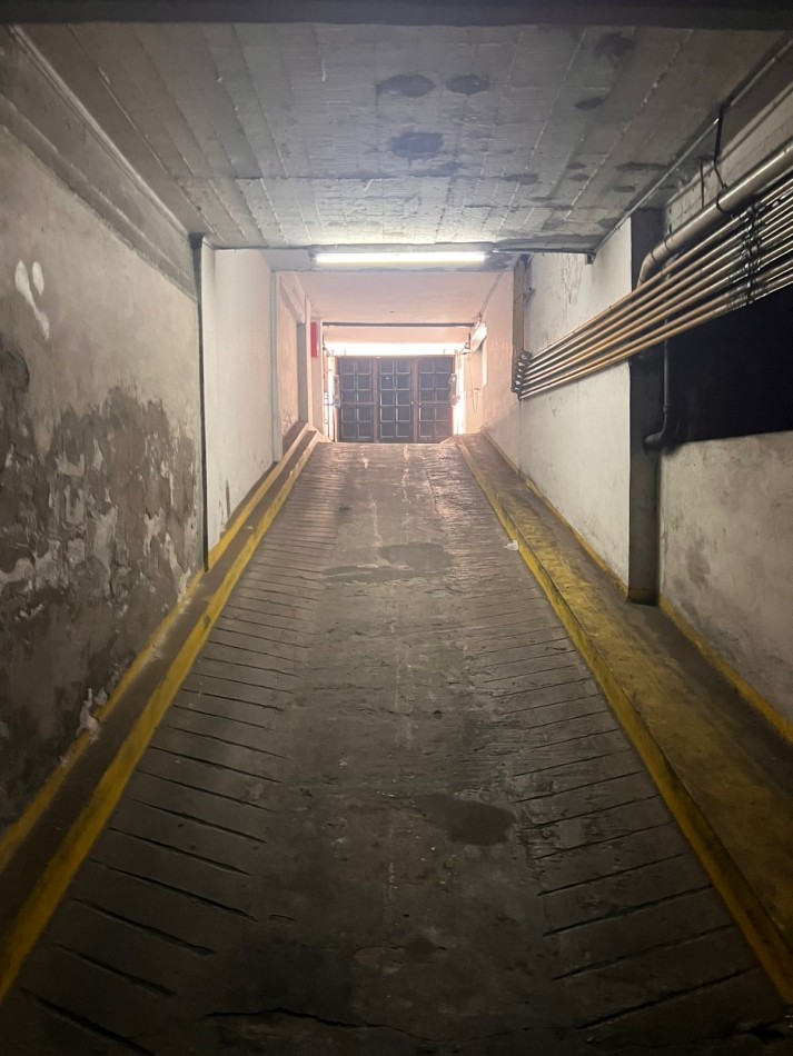 VENTA. COCHERA. ZONA LA PERLA