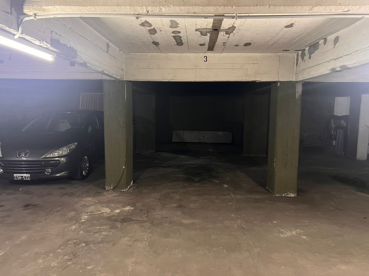 VENTA. COCHERA. ZONA LA PERLA