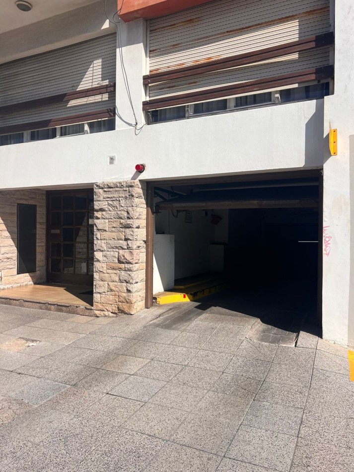 VENTA. COCHERA. ZONA LA PERLA