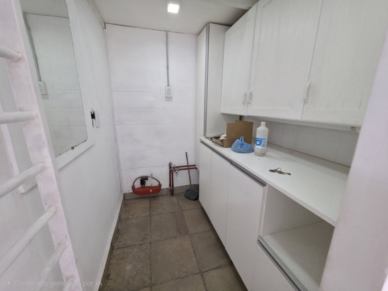 VENTA. CASA 4 AMBIENTES CON GARAGE Y PATIO. BARRIO AEROPARQUE