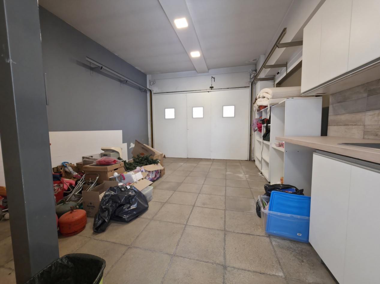 VENTA. CASA 4 AMBIENTES CON GARAGE Y PATIO. BARRIO AEROPARQUE