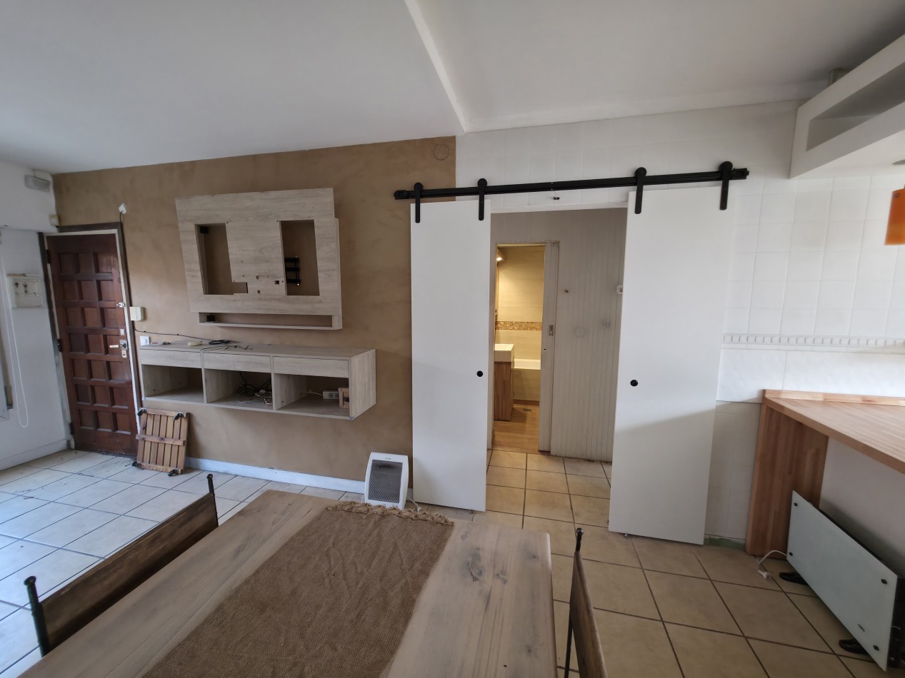 VENTA. CASA 4 AMBIENTES CON GARAGE Y PATIO. BARRIO AEROPARQUE