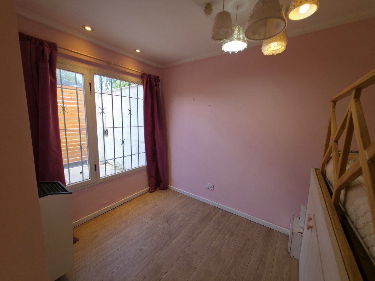 VENTA. CASA 4 AMBIENTES CON GARAGE Y PATIO. BARRIO AEROPARQUE