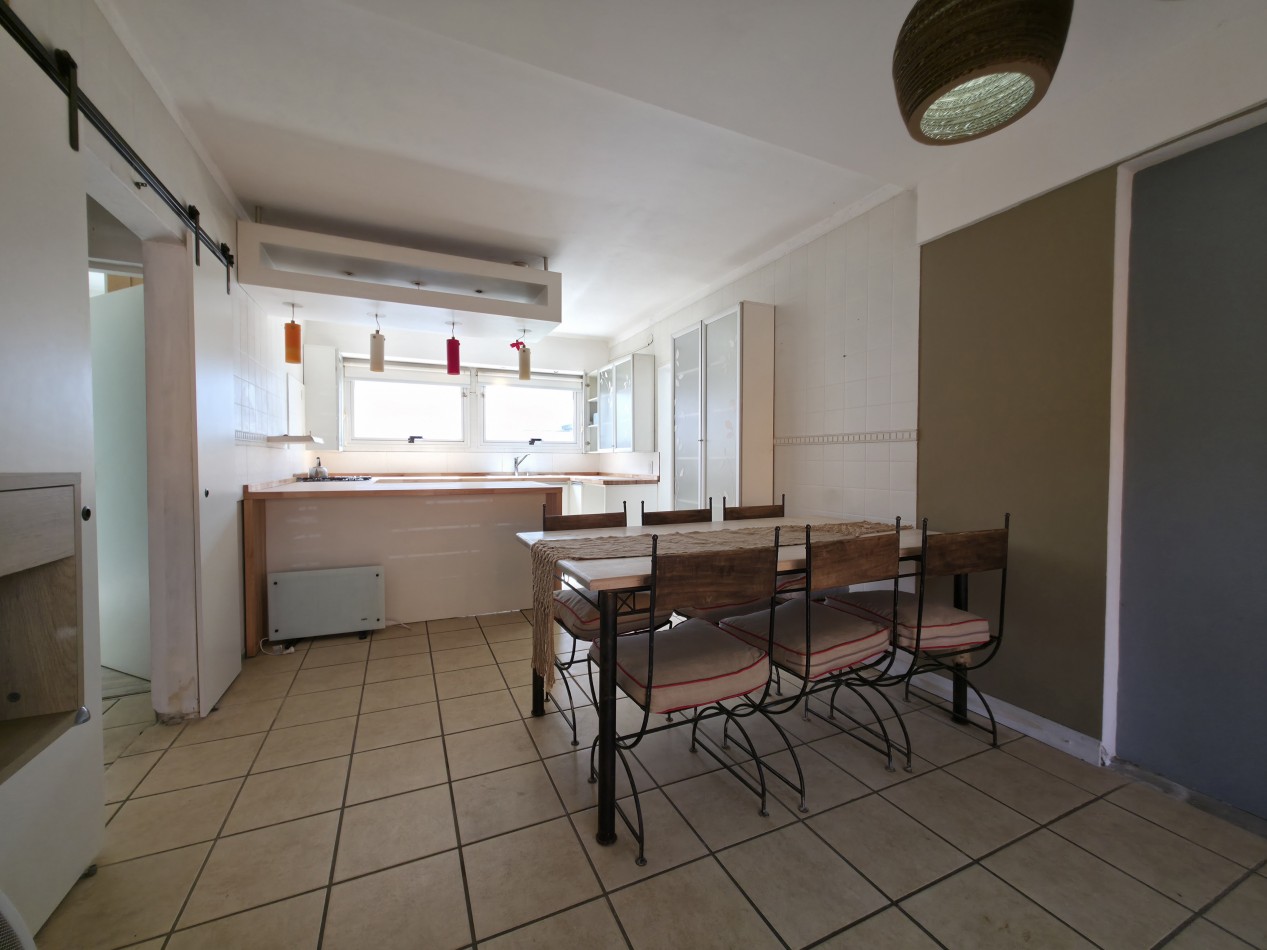 VENTA. CASA 4 AMBIENTES CON GARAGE Y PATIO. BARRIO AEROPARQUE