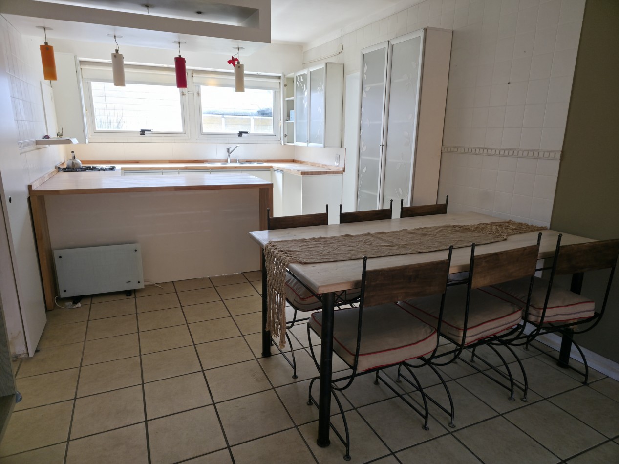 VENTA. CASA 4 AMBIENTES CON GARAGE Y PATIO. BARRIO AEROPARQUE