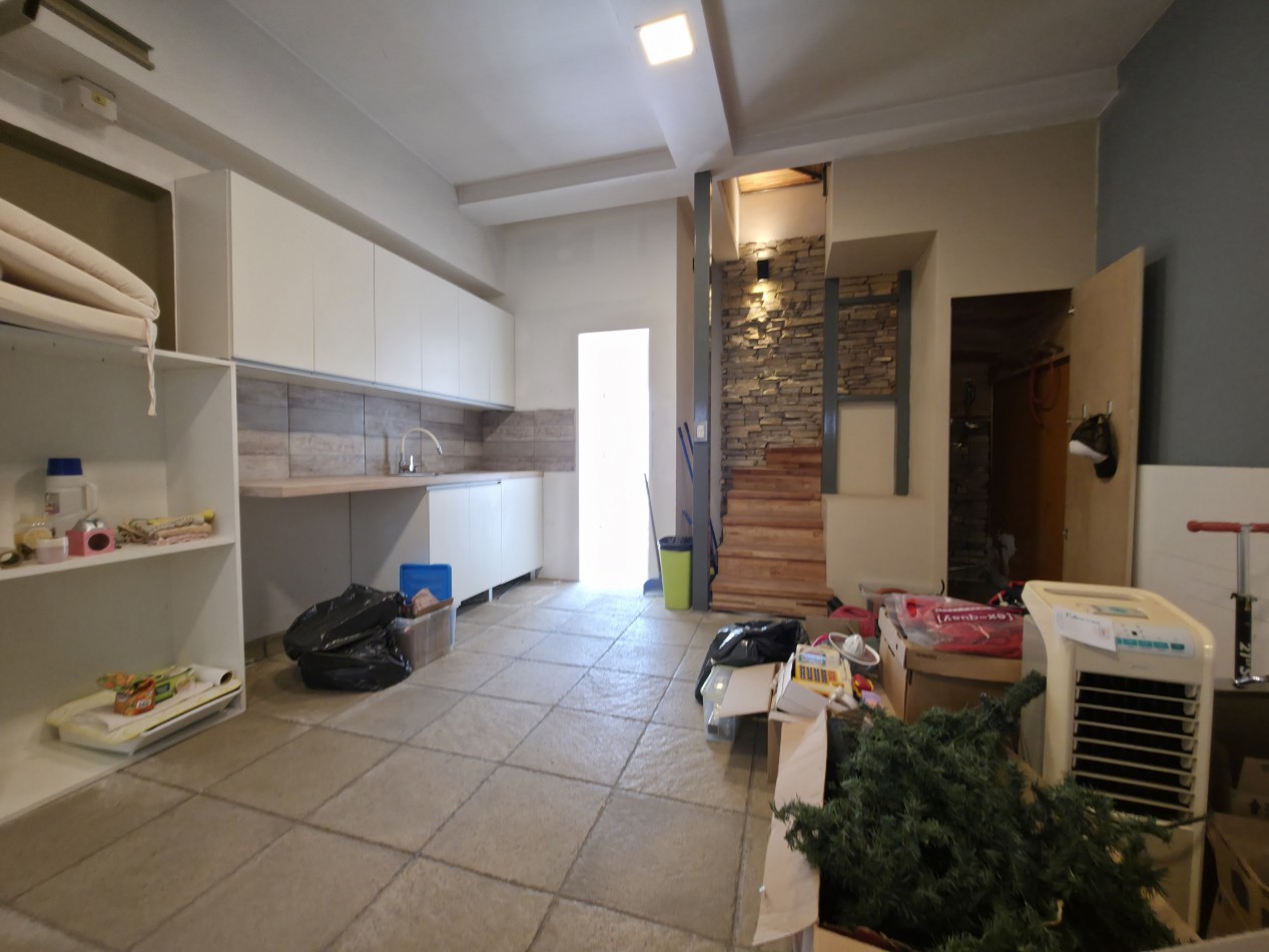 VENTA. CASA 4 AMBIENTES CON GARAGE Y PATIO. BARRIO AEROPARQUE