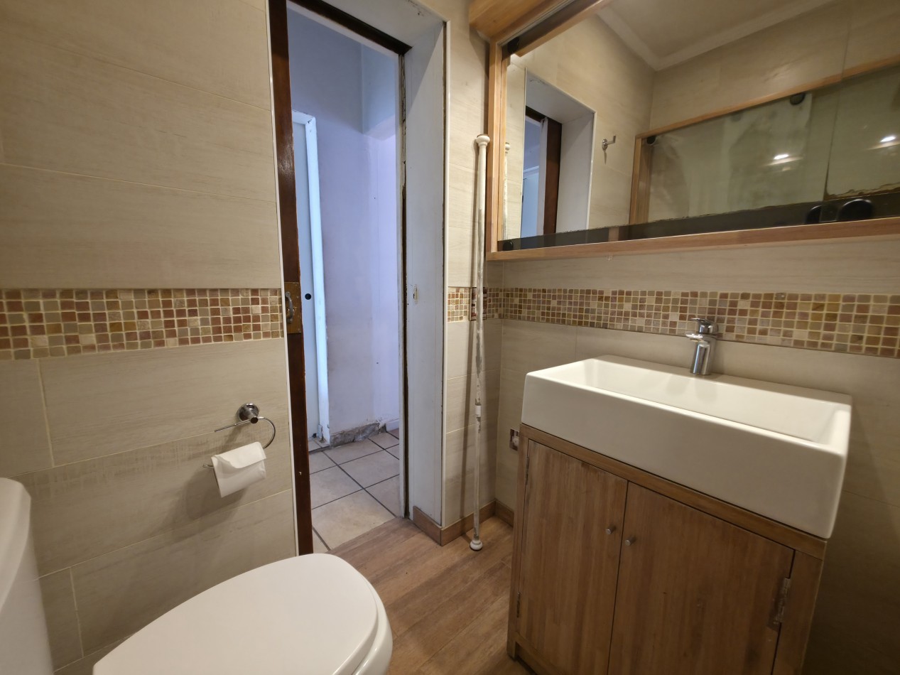 VENTA. CASA 4 AMBIENTES CON GARAGE Y PATIO. BARRIO AEROPARQUE