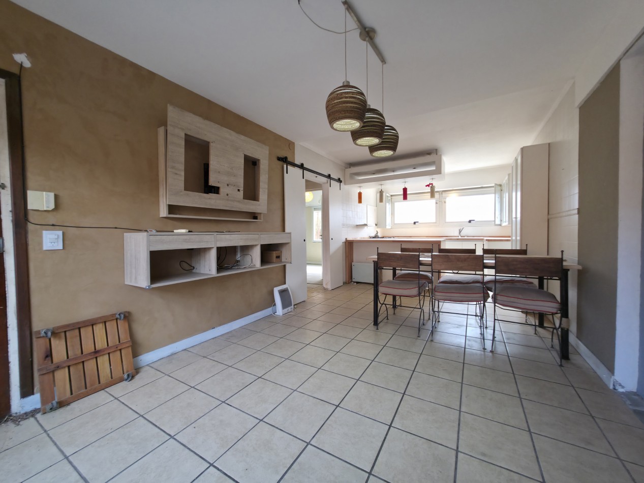 VENTA. CASA 4 AMBIENTES CON GARAGE Y PATIO. BARRIO AEROPARQUE