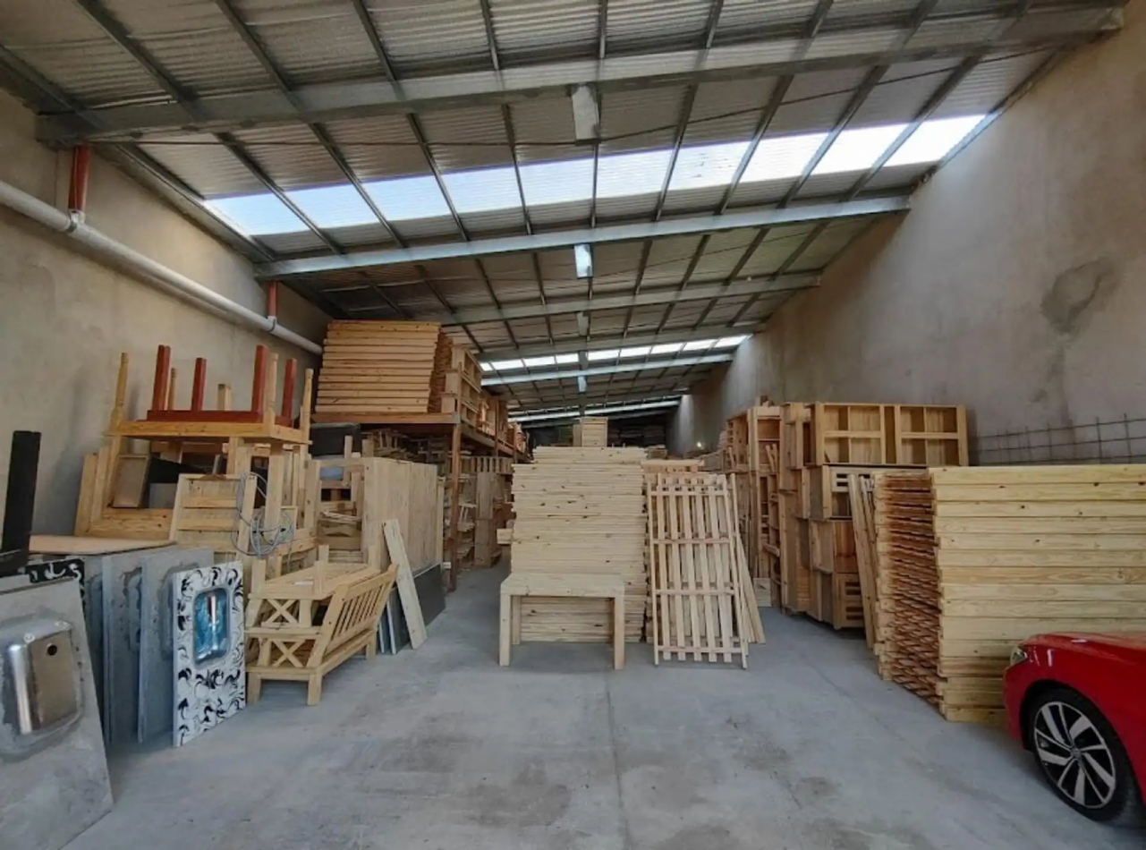 VENTA Galpon 333m2. Excelente Estado. Juan b Justo