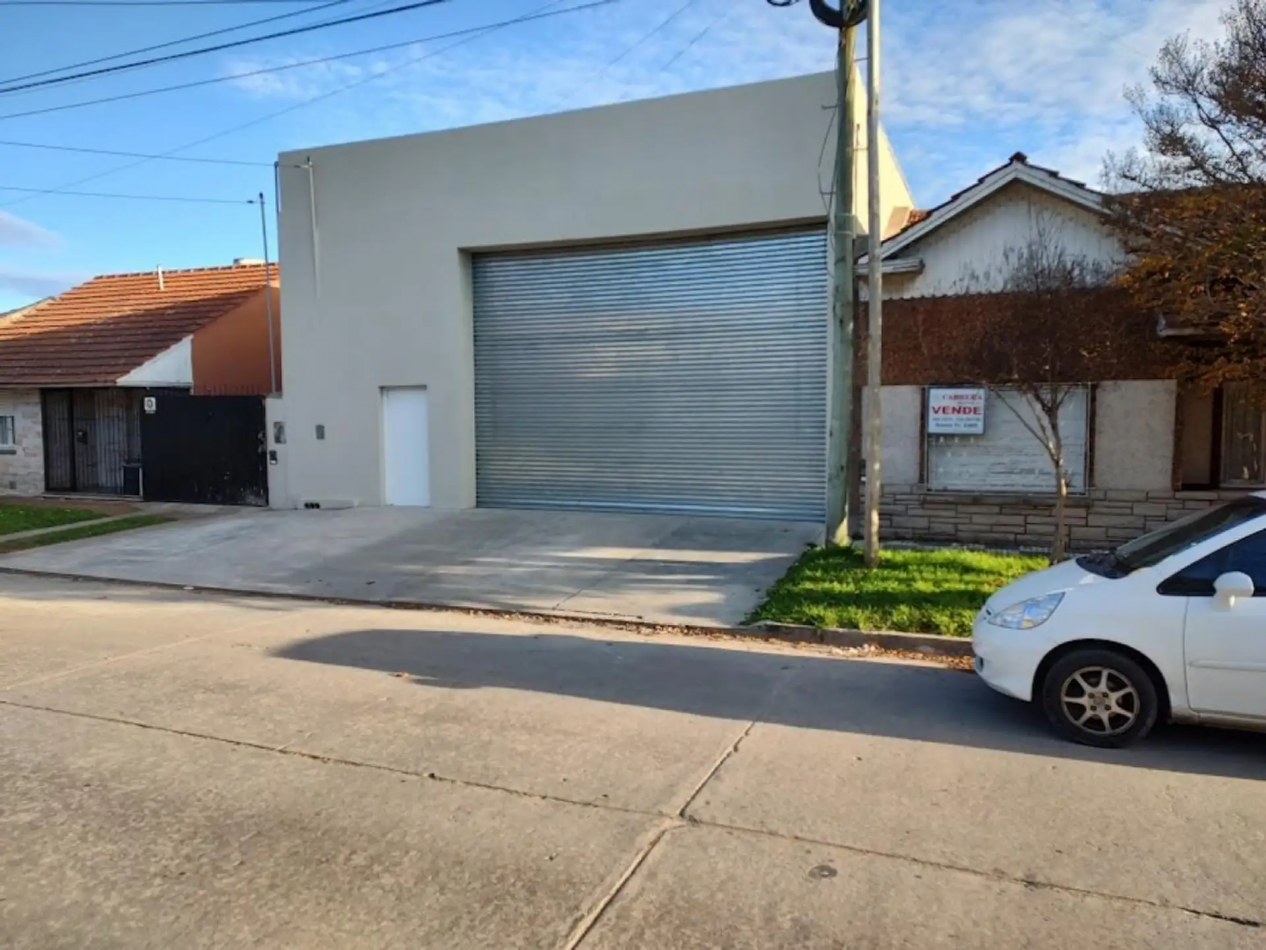 VENTA Galpon 333m2. Excelente Estado. Juan b Justo