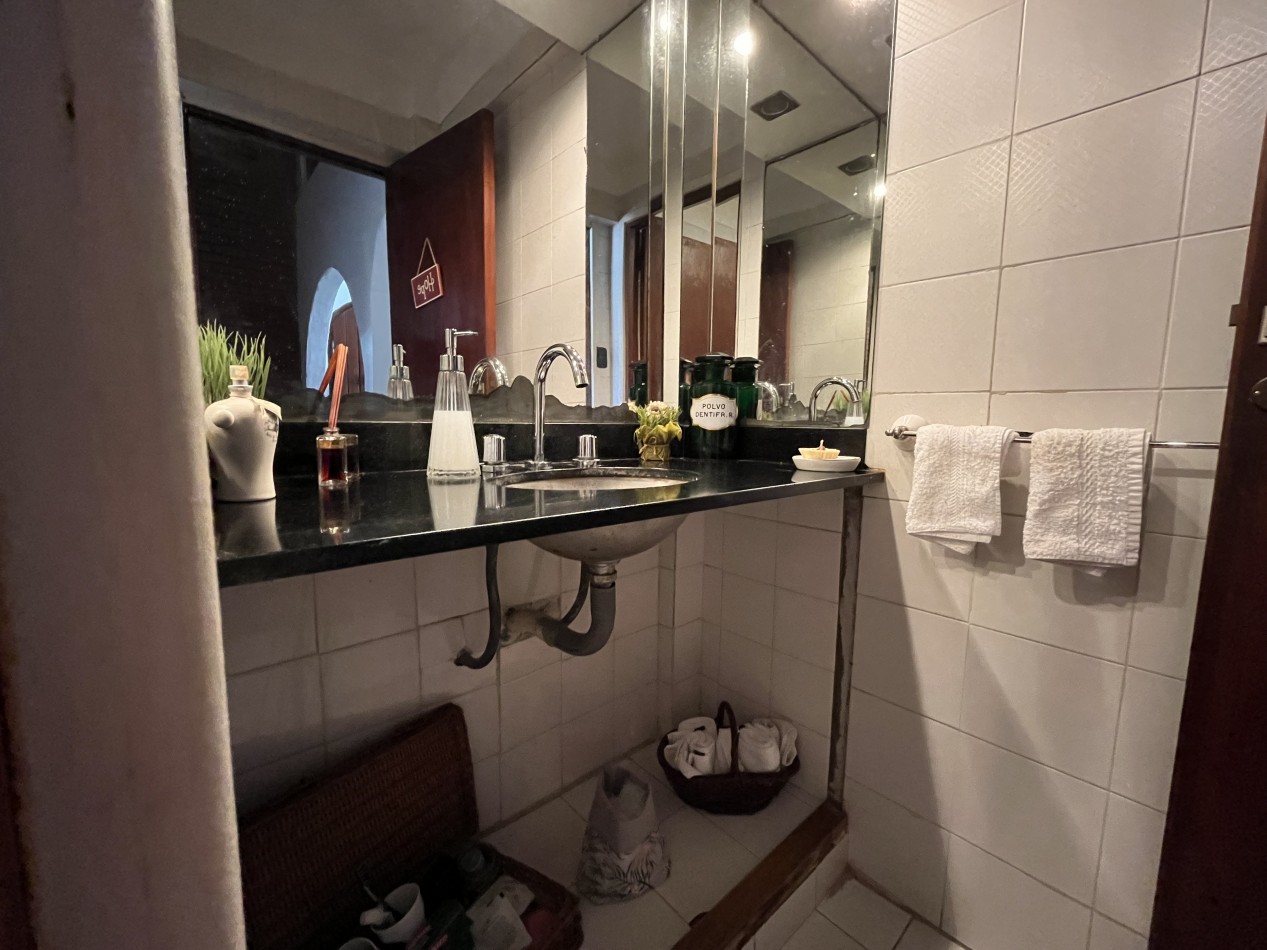 VENTA. CASA 5 AMB SOBRE 2 LOTES. BARRIO LAS MARGARITAS