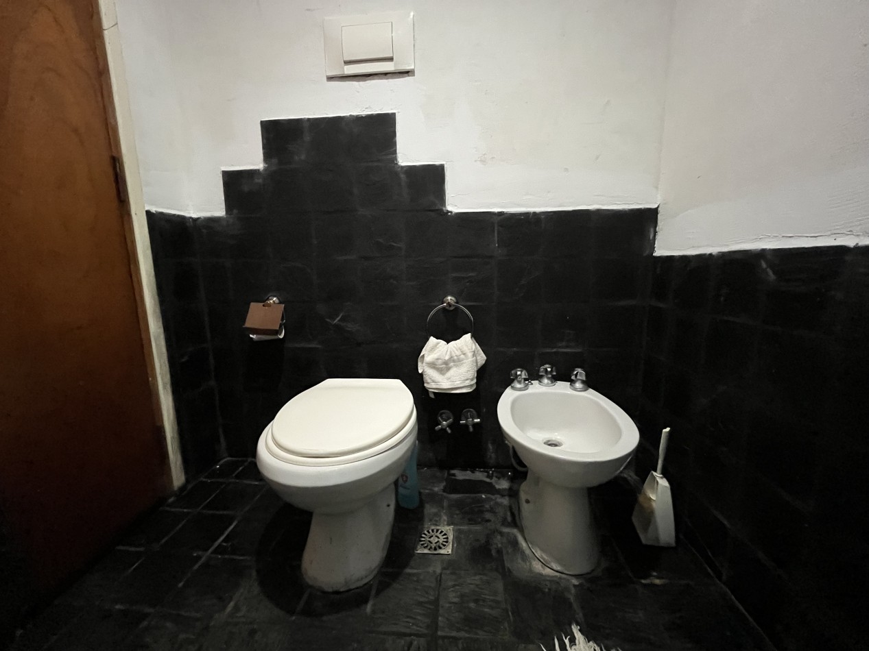 VENTA. CASA 5 AMB SOBRE 2 LOTES. BARRIO LAS MARGARITAS