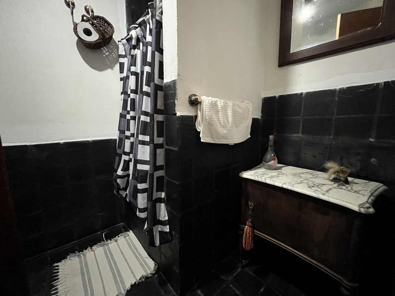 VENTA. CASA 5 AMB SOBRE 2 LOTES. BARRIO LAS MARGARITAS