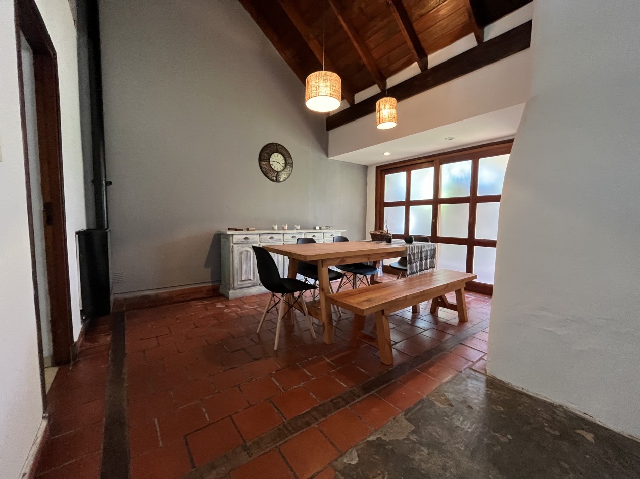 VENTA. CASA 5 AMB SOBRE 2 LOTES. BARRIO LAS MARGARITAS