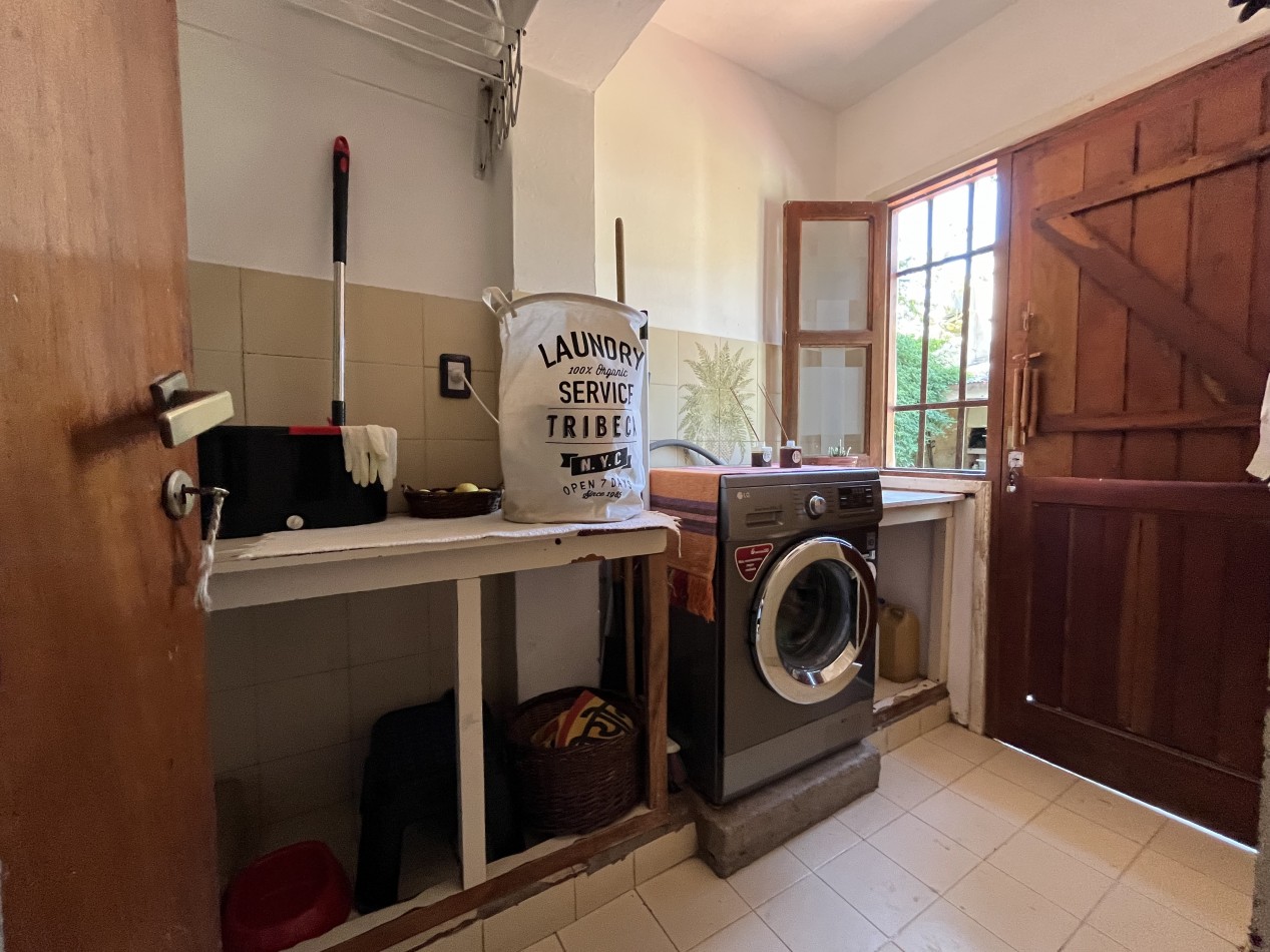 VENTA. CASA 5 AMB SOBRE 2 LOTES. BARRIO LAS MARGARITAS
