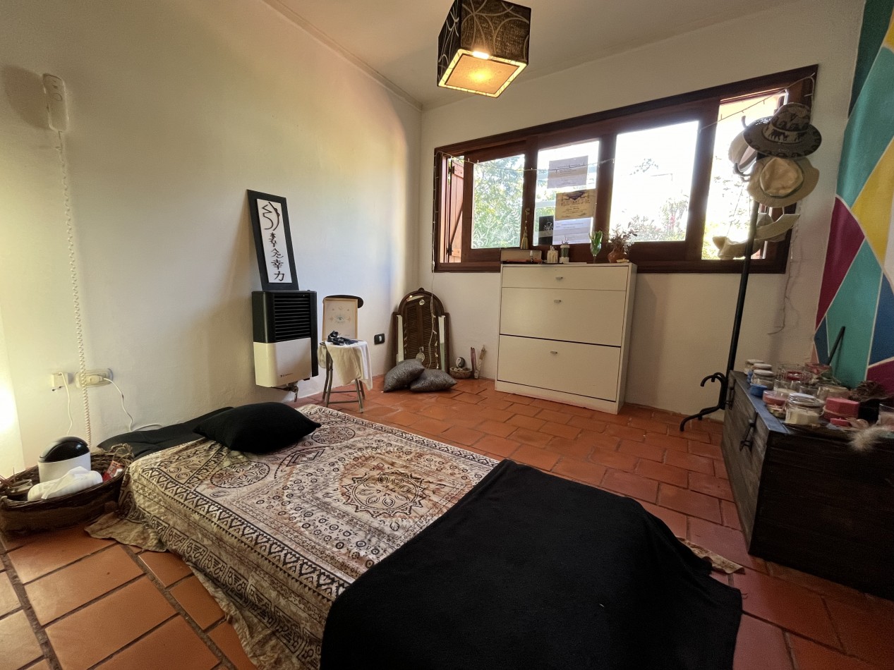 VENTA. CASA 5 AMB SOBRE 2 LOTES. BARRIO LAS MARGARITAS