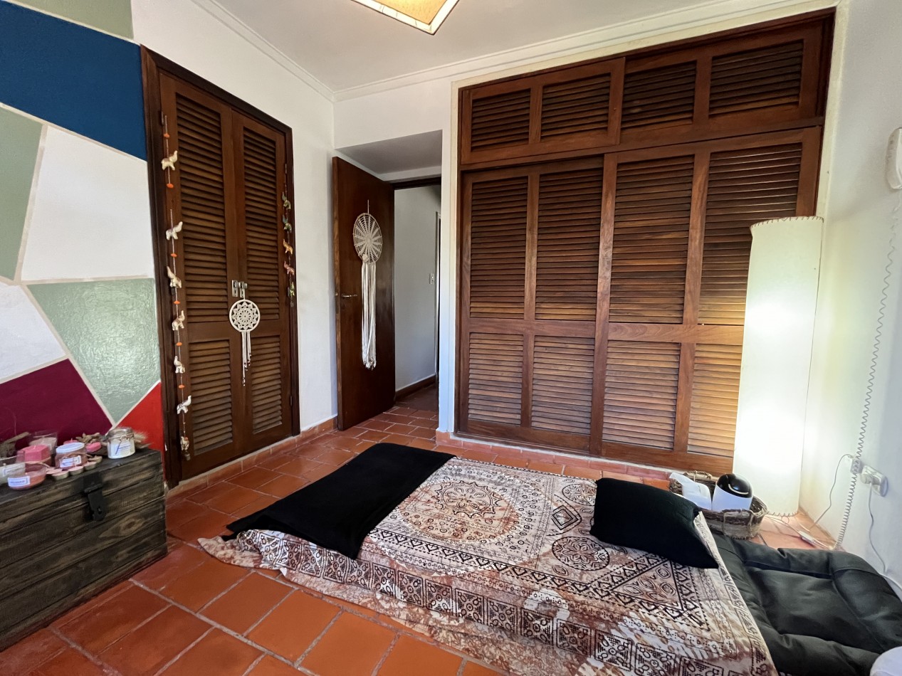 VENTA. CASA 5 AMB SOBRE 2 LOTES. BARRIO LAS MARGARITAS