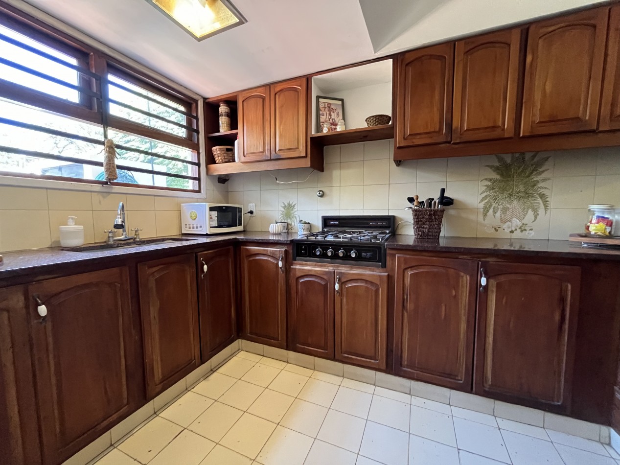 VENTA. CASA 5 AMB SOBRE 2 LOTES. BARRIO LAS MARGARITAS