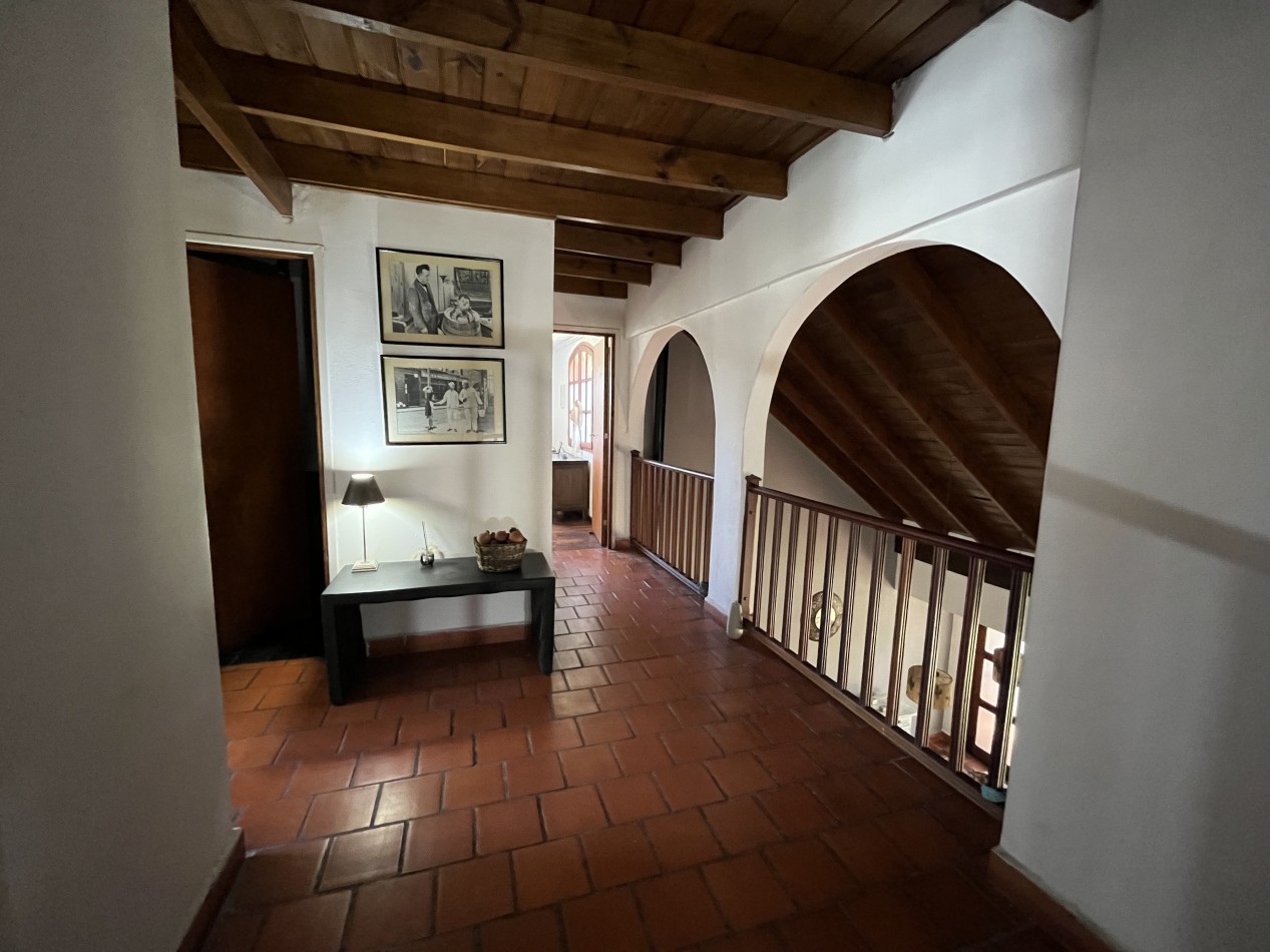 VENTA. CASA 5 AMB SOBRE 2 LOTES. BARRIO LAS MARGARITAS