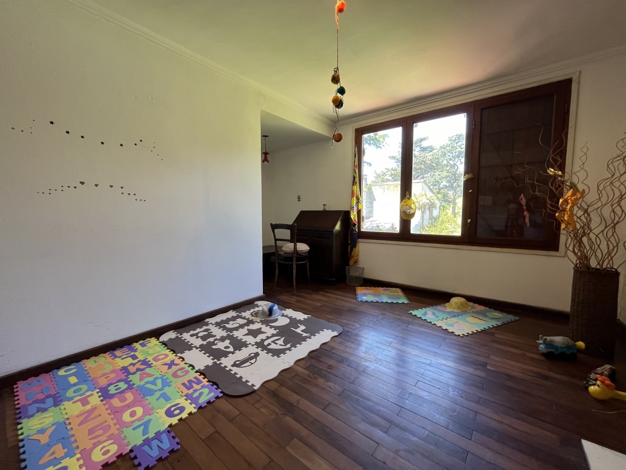 VENTA. CASA 5 AMB SOBRE 2 LOTES. BARRIO LAS MARGARITAS