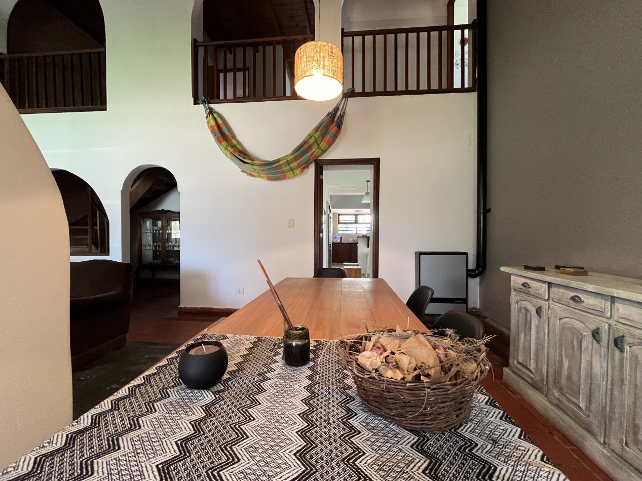 VENTA. CASA 5 AMB SOBRE 2 LOTES. BARRIO LAS MARGARITAS