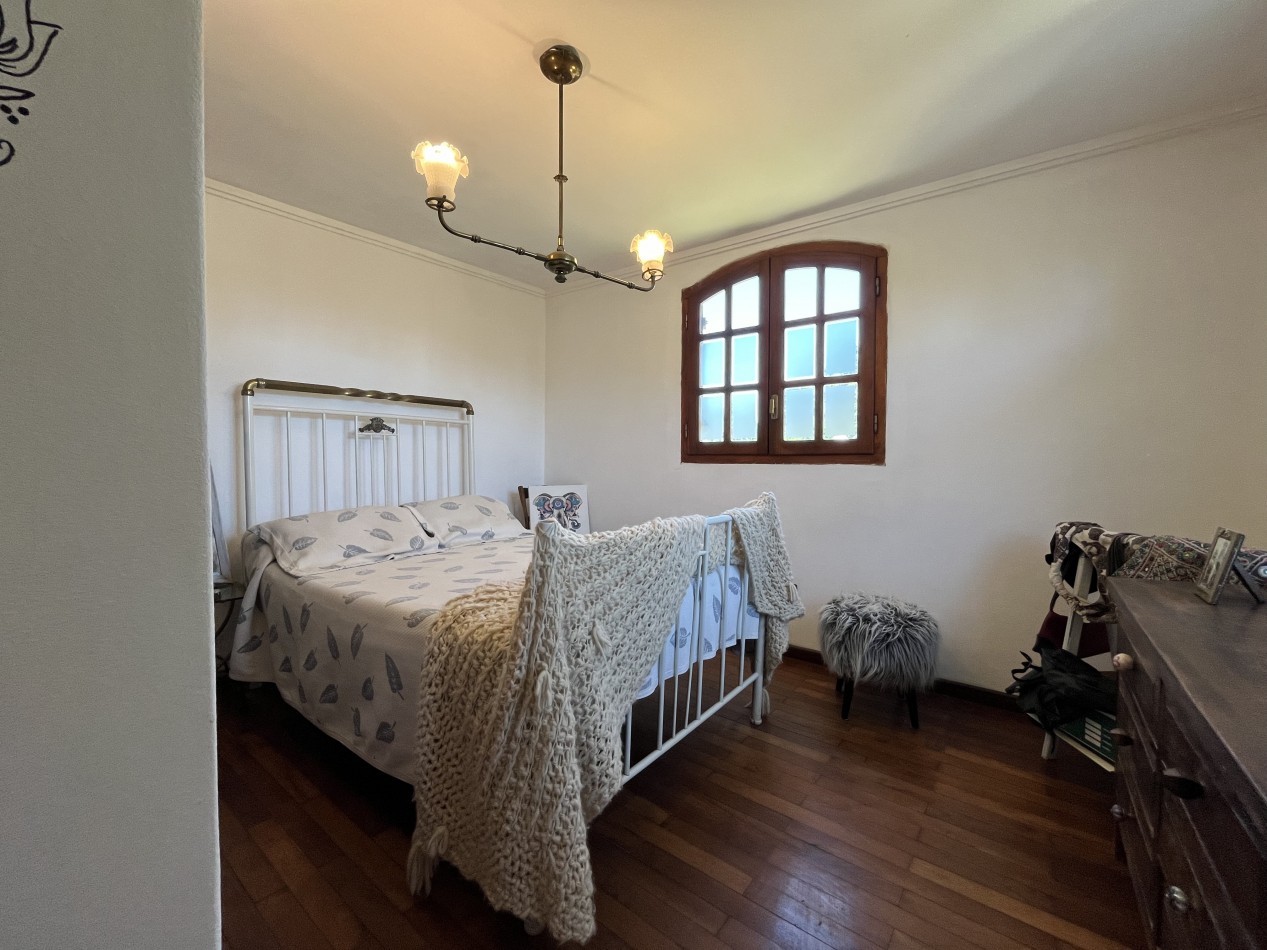 VENTA. CASA 5 AMB SOBRE 2 LOTES. BARRIO LAS MARGARITAS
