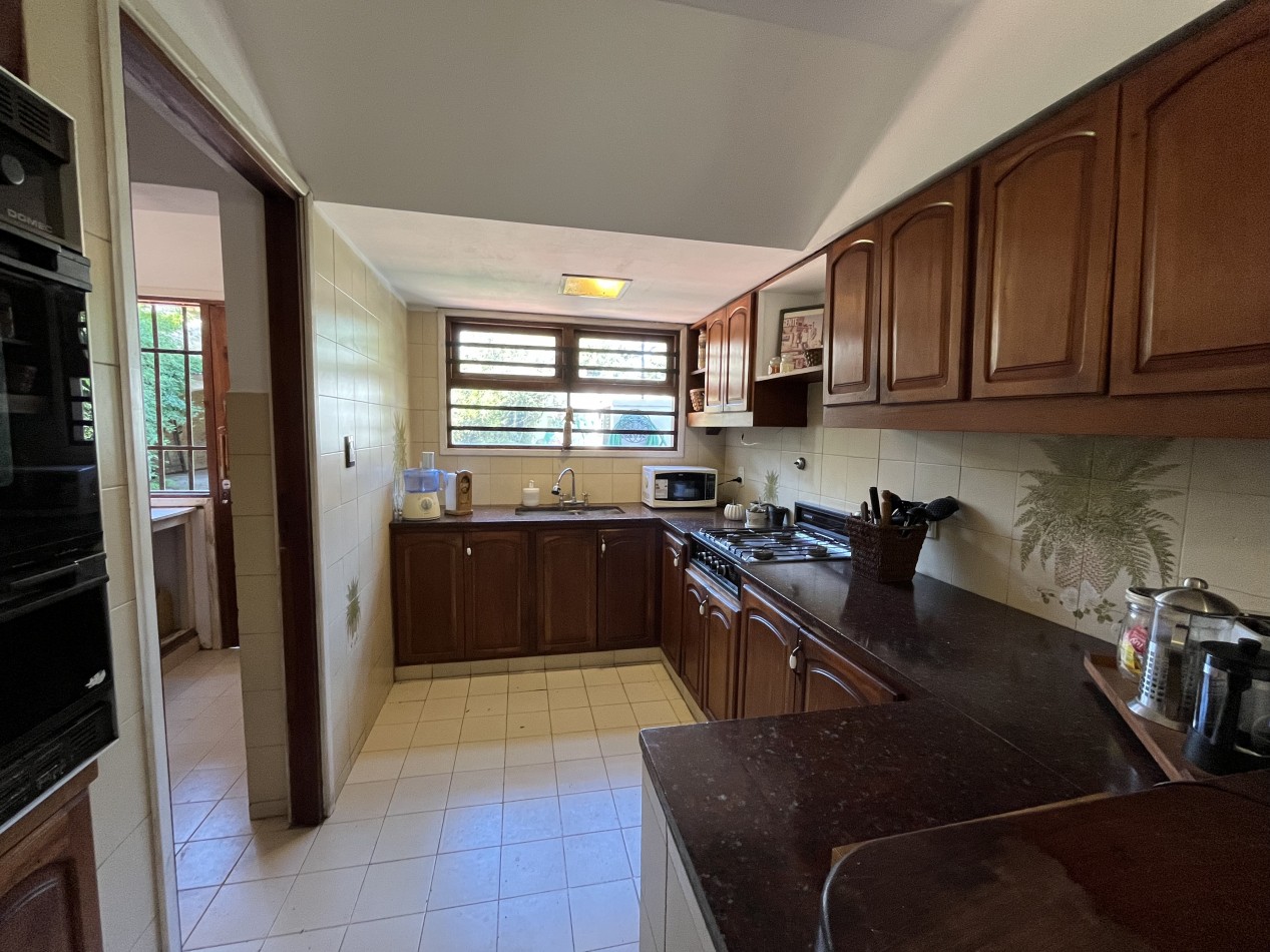 VENTA. CASA 5 AMB SOBRE 2 LOTES. BARRIO LAS MARGARITAS