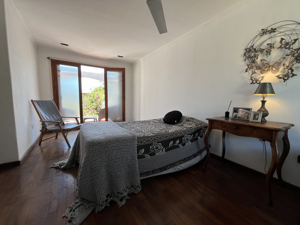 VENTA. CASA 5 AMB SOBRE 2 LOTES. BARRIO LAS MARGARITAS