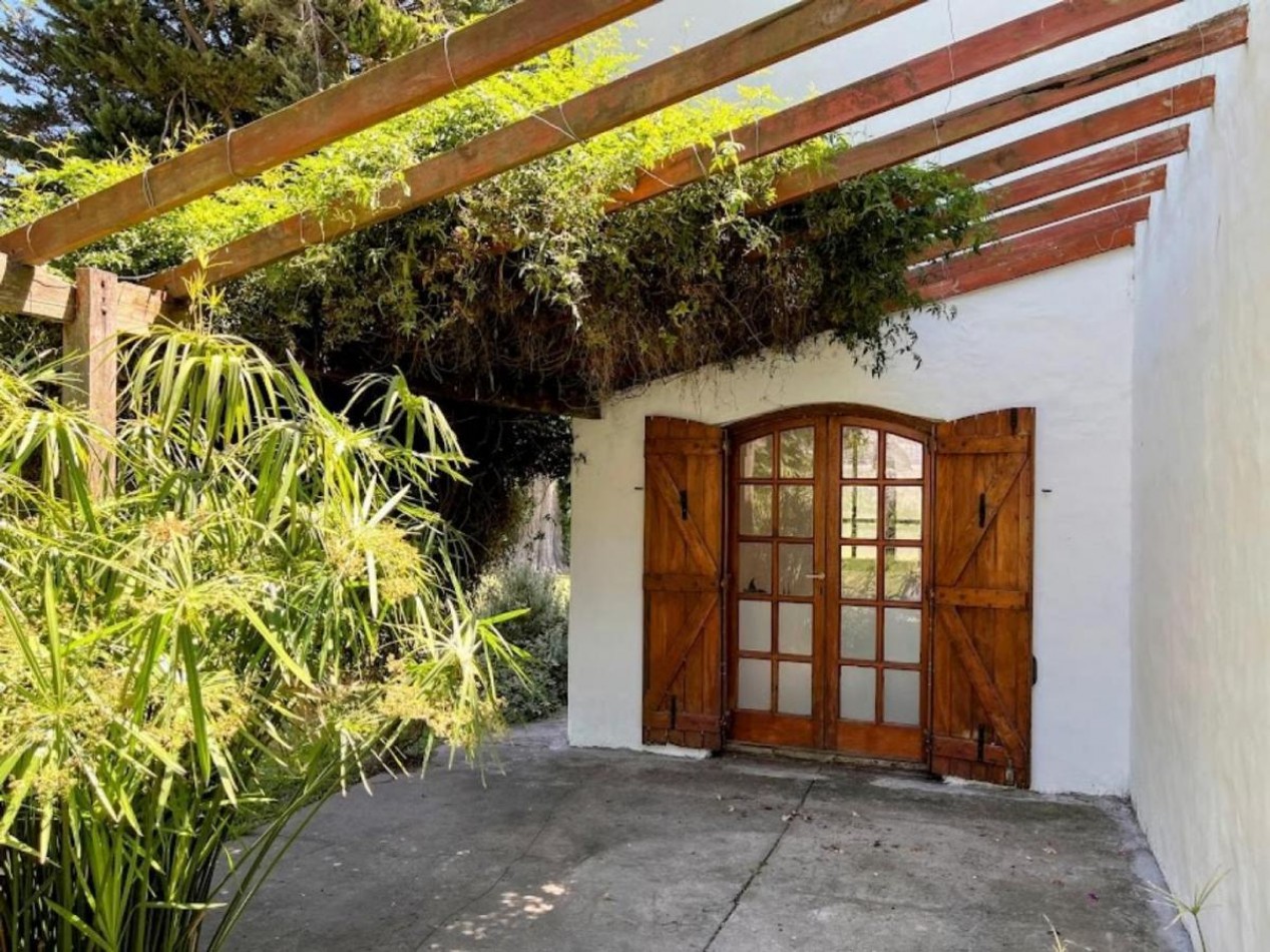 VENTA. CASA 5 AMB SOBRE 2 LOTES. BARRIO LAS MARGARITAS