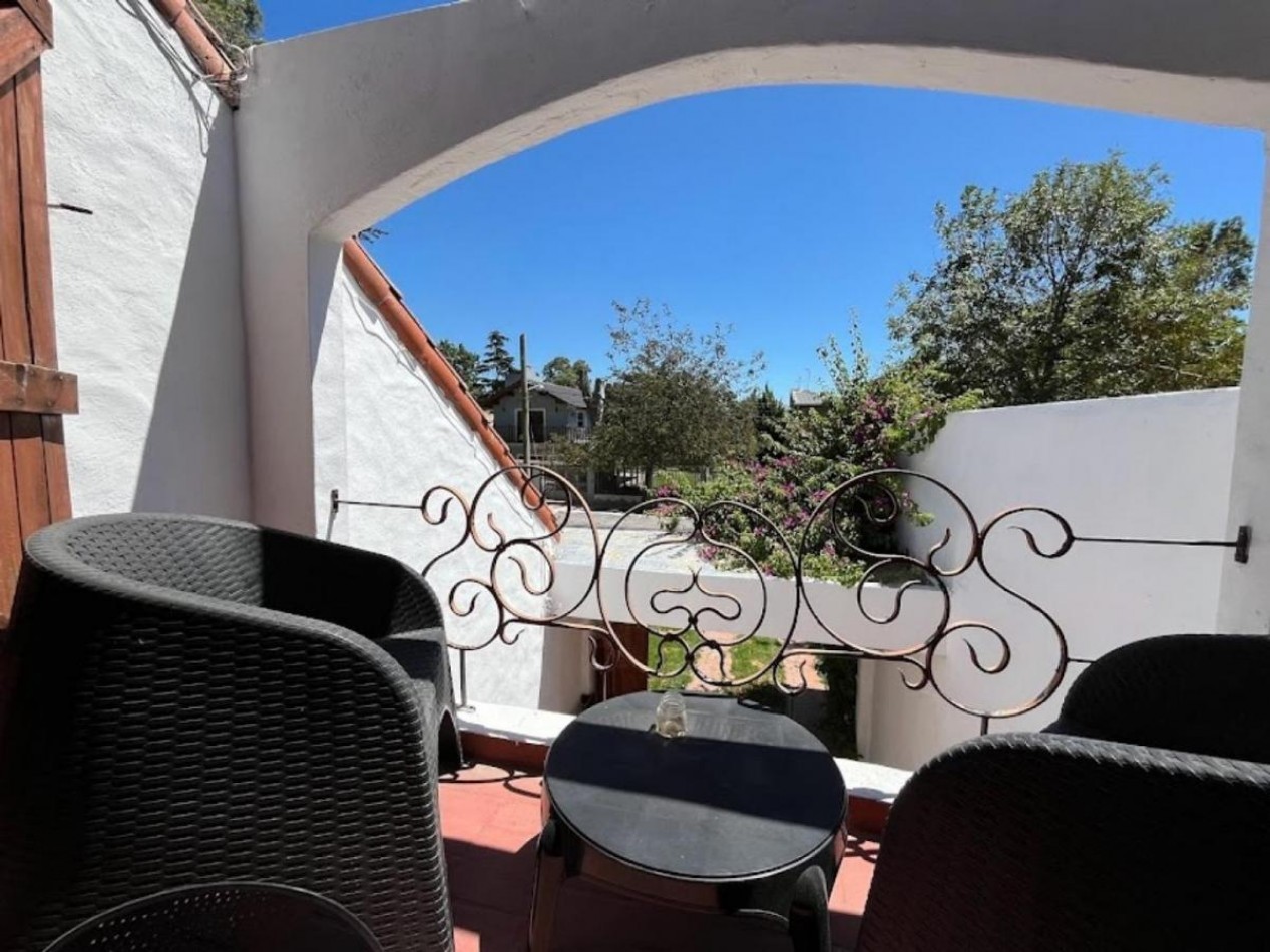 VENTA. CASA 5 AMB SOBRE 2 LOTES. BARRIO LAS MARGARITAS