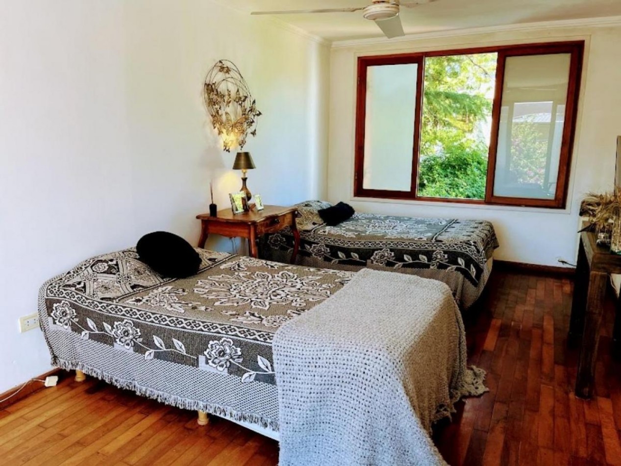 VENTA. CASA 5 AMB SOBRE 2 LOTES. BARRIO LAS MARGARITAS