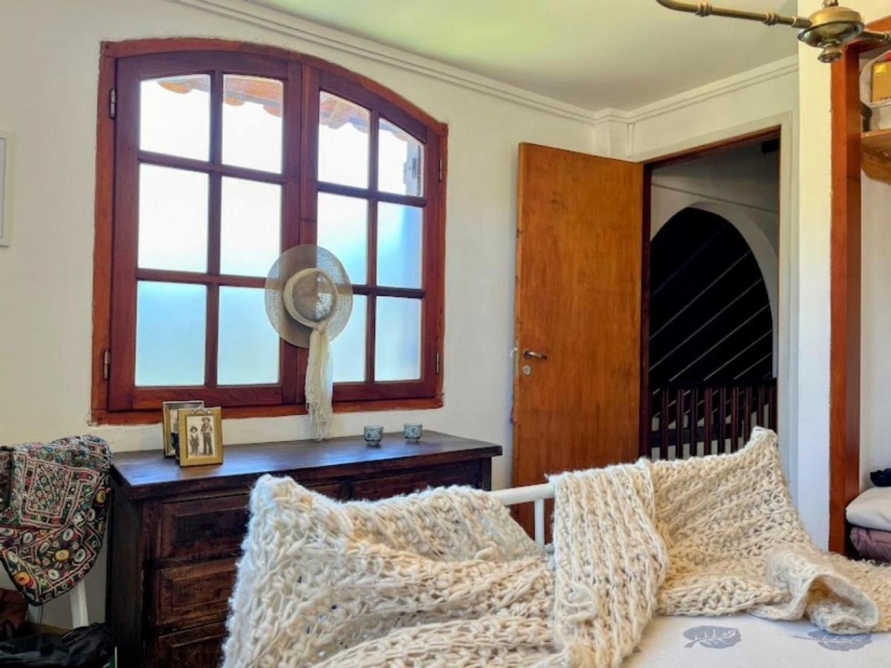 VENTA. CASA 5 AMB SOBRE 2 LOTES. BARRIO LAS MARGARITAS