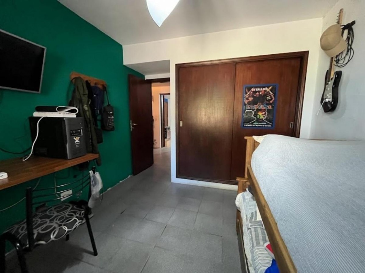 Casa 4 Amb. con Parque y Garage en Los Pinares.