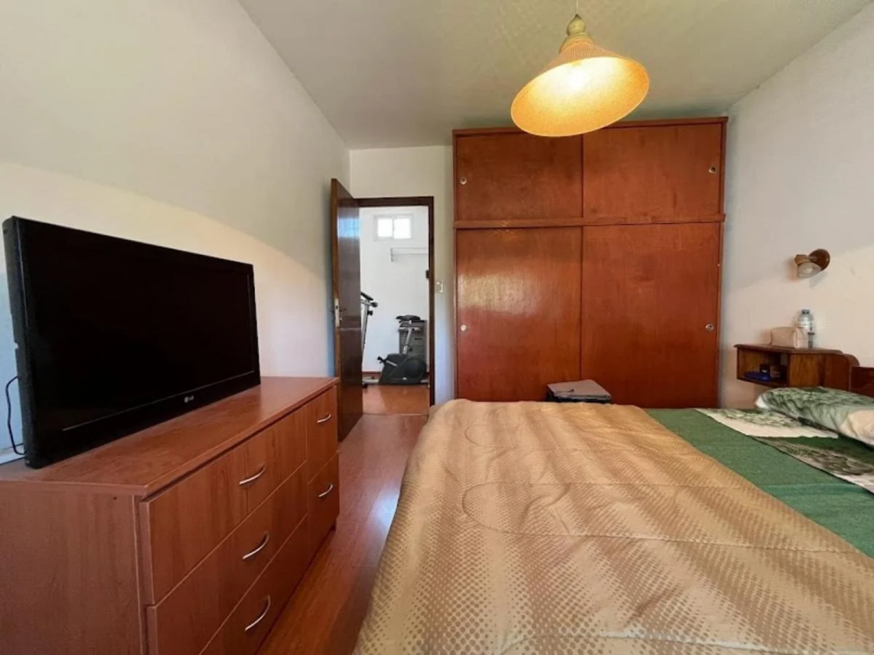 Casa 4 Amb. con Parque y Garage en Los Pinares.