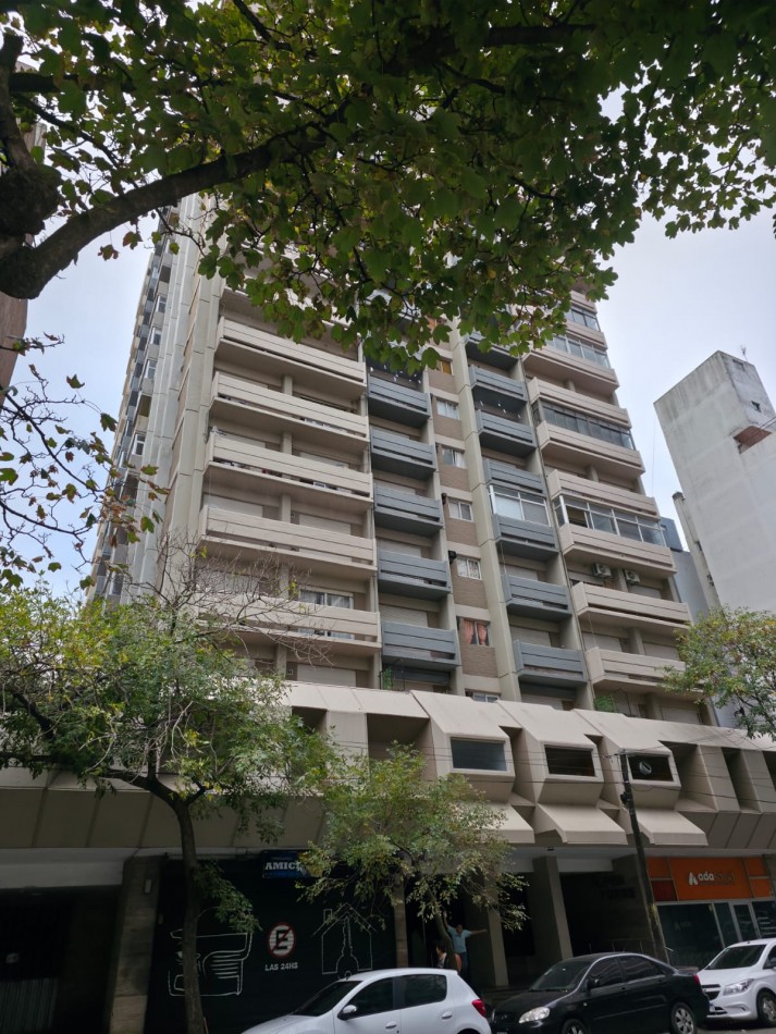 VENTA. DEPARTAMENTO 3 AMB COCHERA. AMOBLADO. MACROCENTRO