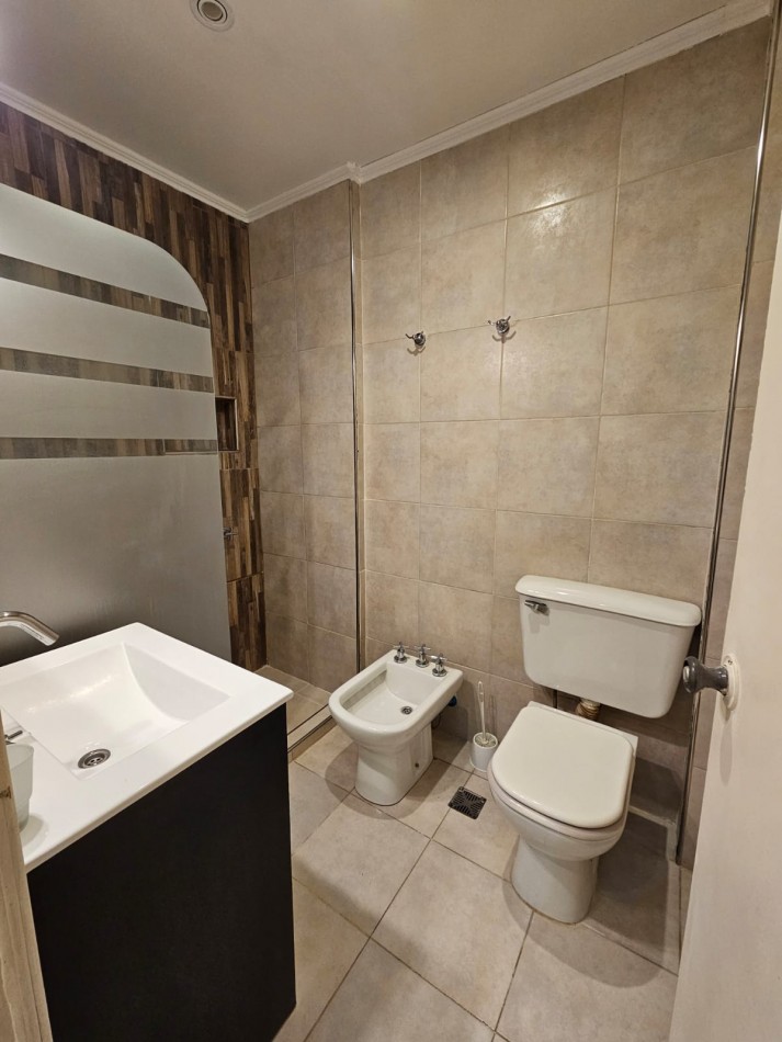 VENTA. DPTO. 2 AMBIENTE CON PATIO . SEMIRECICLADO. ALDREY