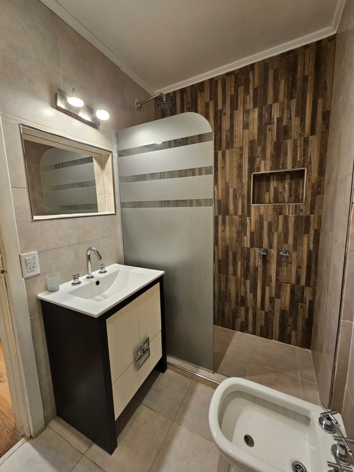 VENTA. DPTO. 2 AMBIENTE CON PATIO . SEMIRECICLADO. ALDREY