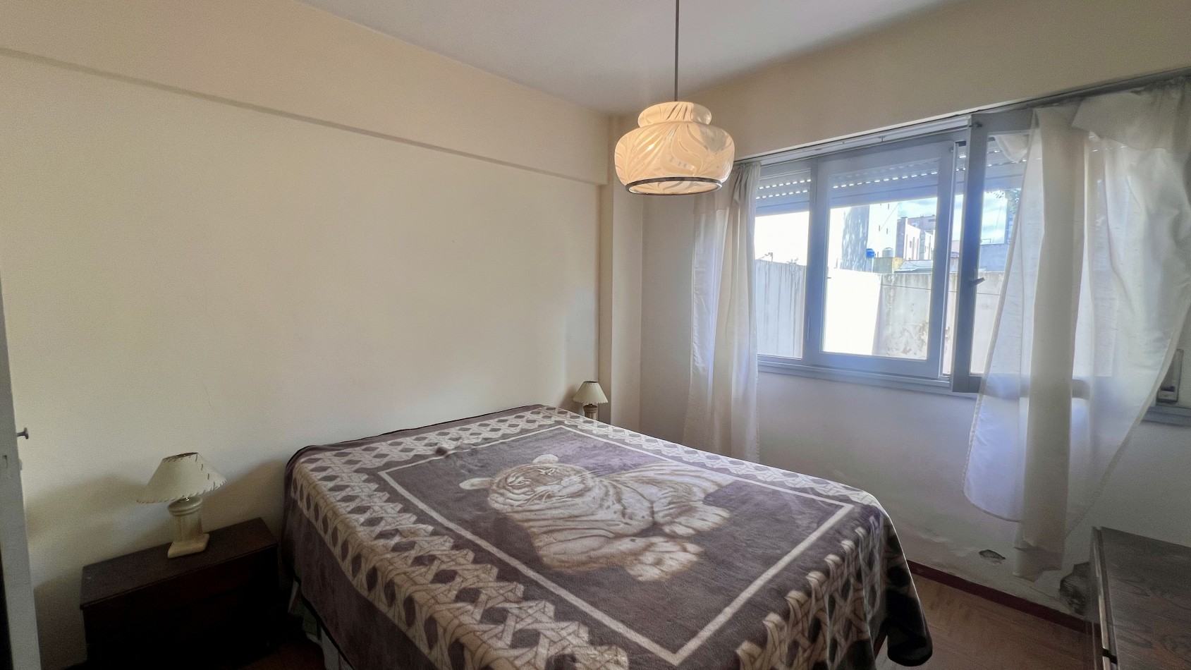 VENTA. DEPARTAMENTO 2 AMBIENTES CON PATIO. PASEO ALDREY