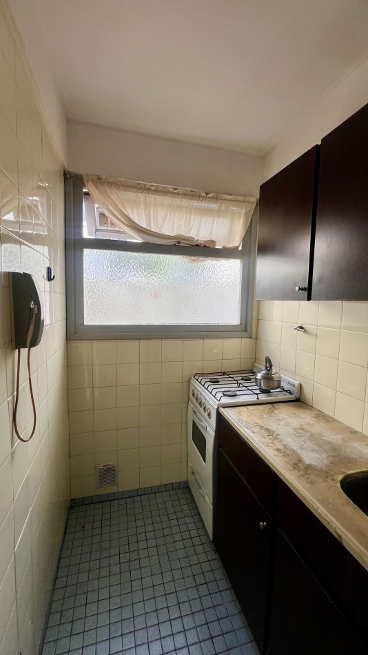 VENTA. DEPARTAMENTO 2 AMBIENTES CON PATIO. PASEO ALDREY