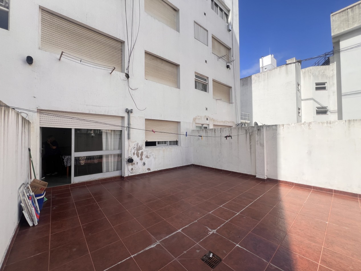 VENTA. DEPARTAMENTO 2 AMBIENTES CON PATIO. PASEO ALDREY
