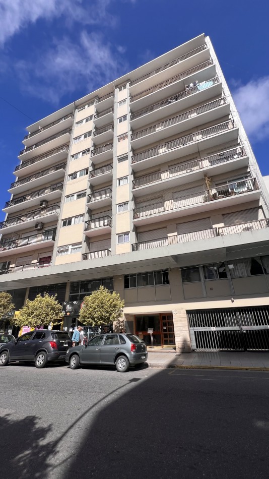 VENTA. DEPARTAMENTO 2 AMBIENTES CON PATIO. PASEO ALDREY