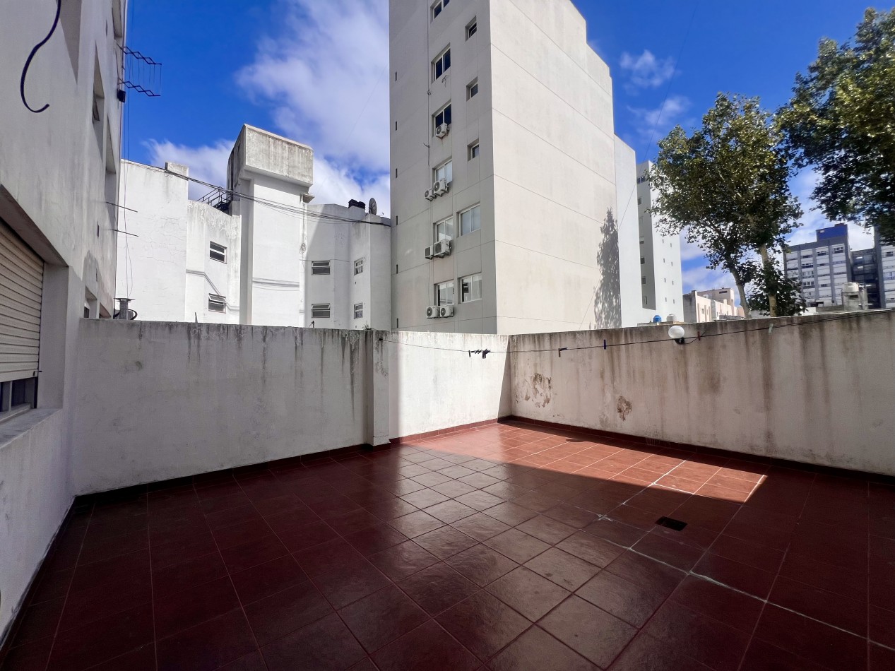 VENTA. DEPARTAMENTO 2 AMBIENTES CON PATIO. PASEO ALDREY