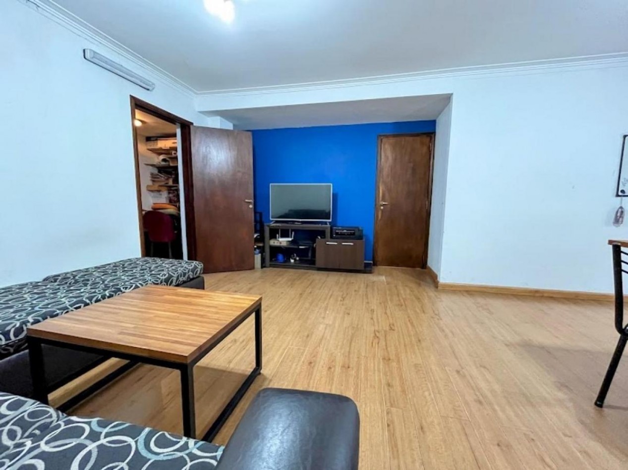 Casa 4 Amb. con Parque y Garage en Los Pinares.